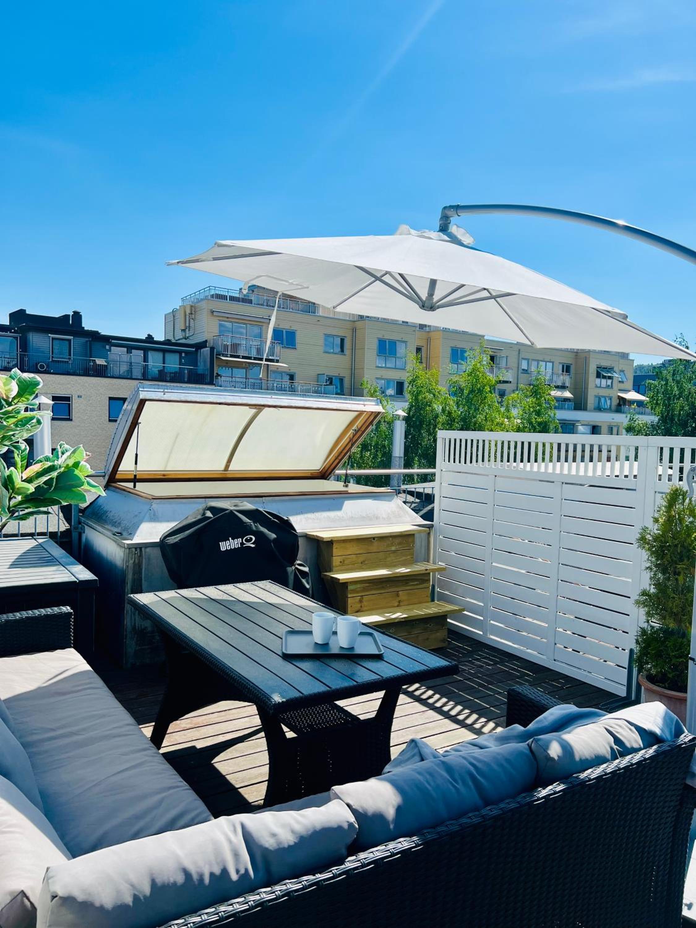 Ultracentral duplex with private rooftop terrace