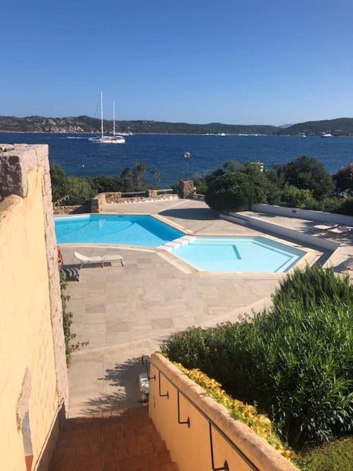 Appartamento con grande terrazza vista mare a Porto Cervo view 2