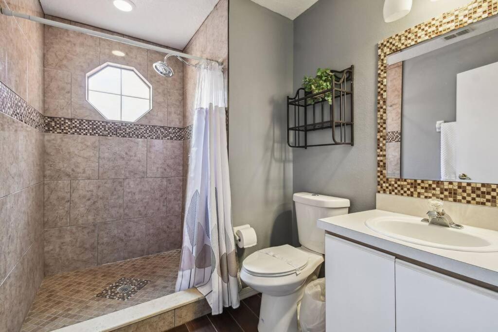 FABULOUS New Decor, Near Dis, Fireplace, Star Wars Children's BR, Next To Pool, LOW rates! view 4