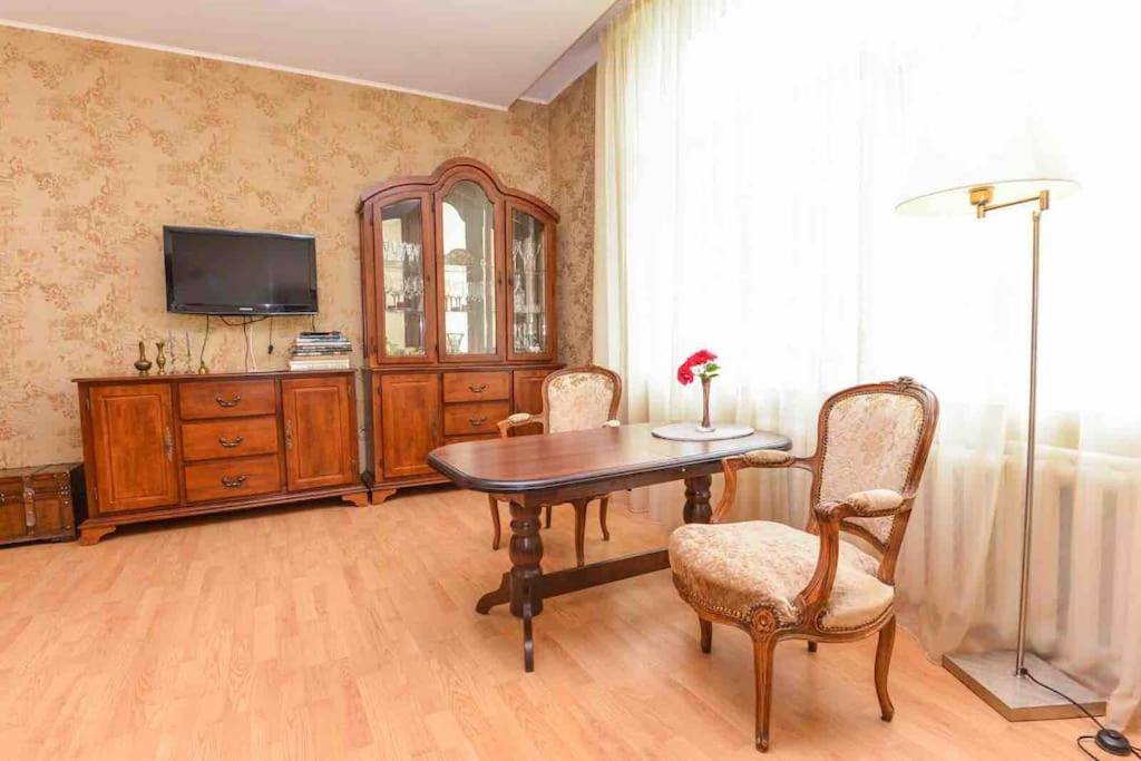 Central Family Apt 70 m2 with free Parking & Private Entrance view 5