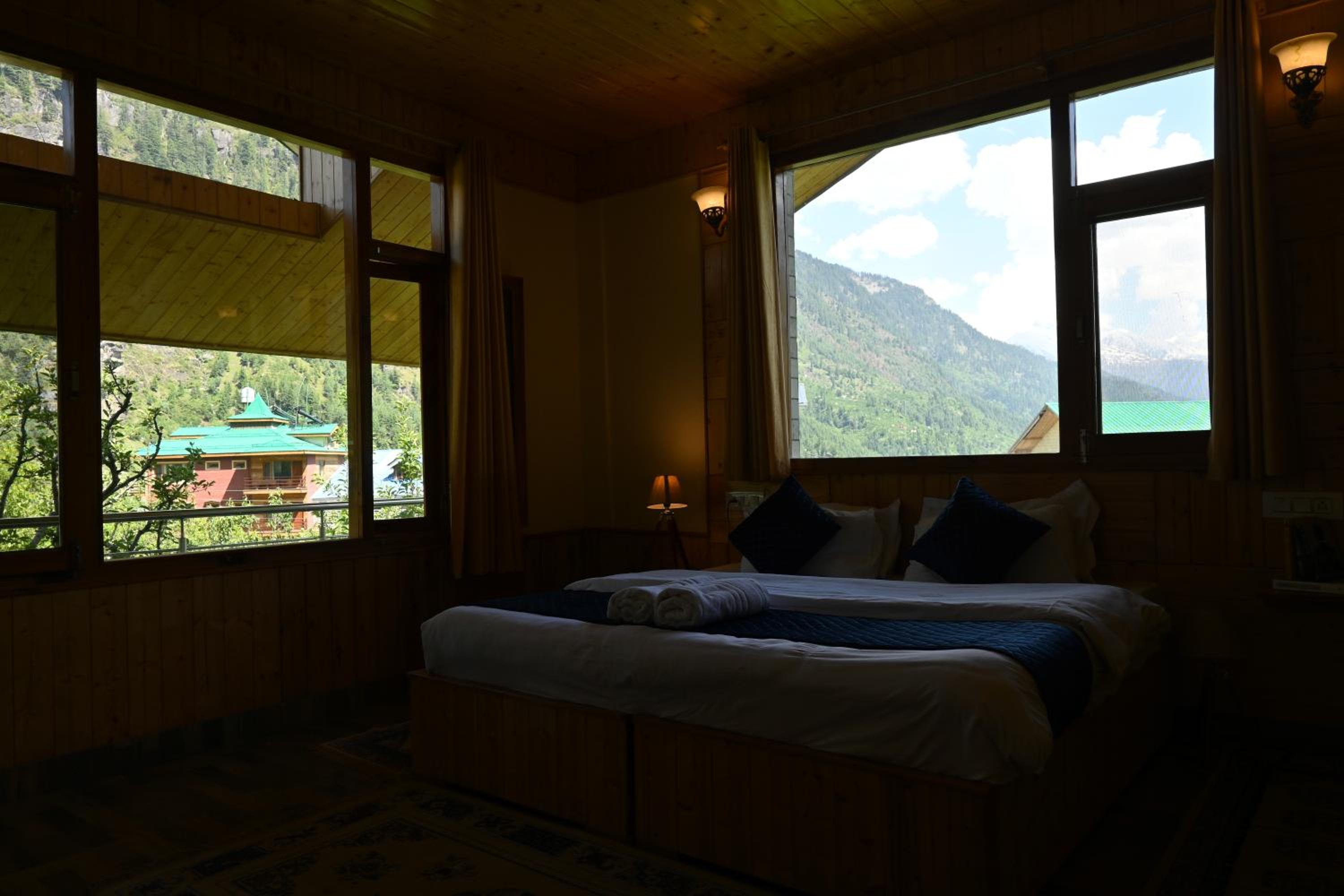 Cascade Mountain Retreat Manali