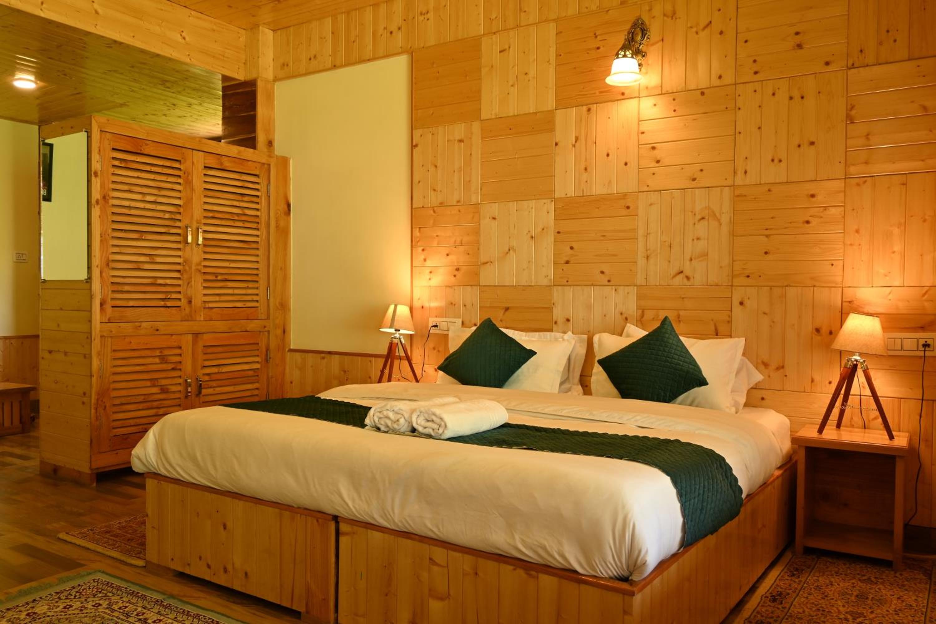 Cascade Mountain Retreat Manali