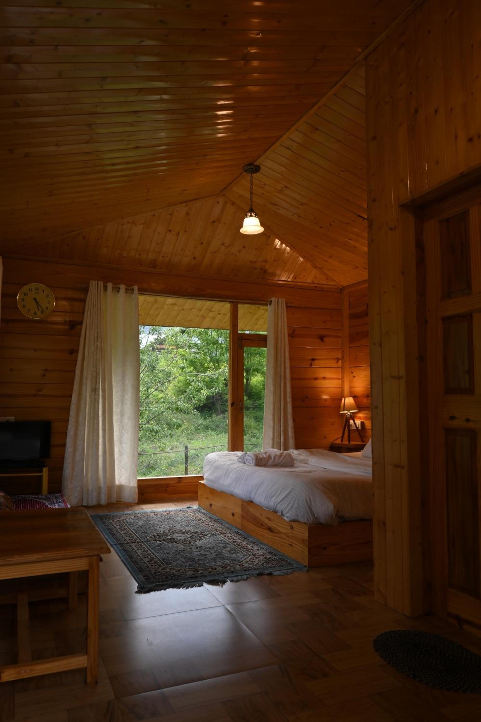 Cascade Mountain Retreat Manali