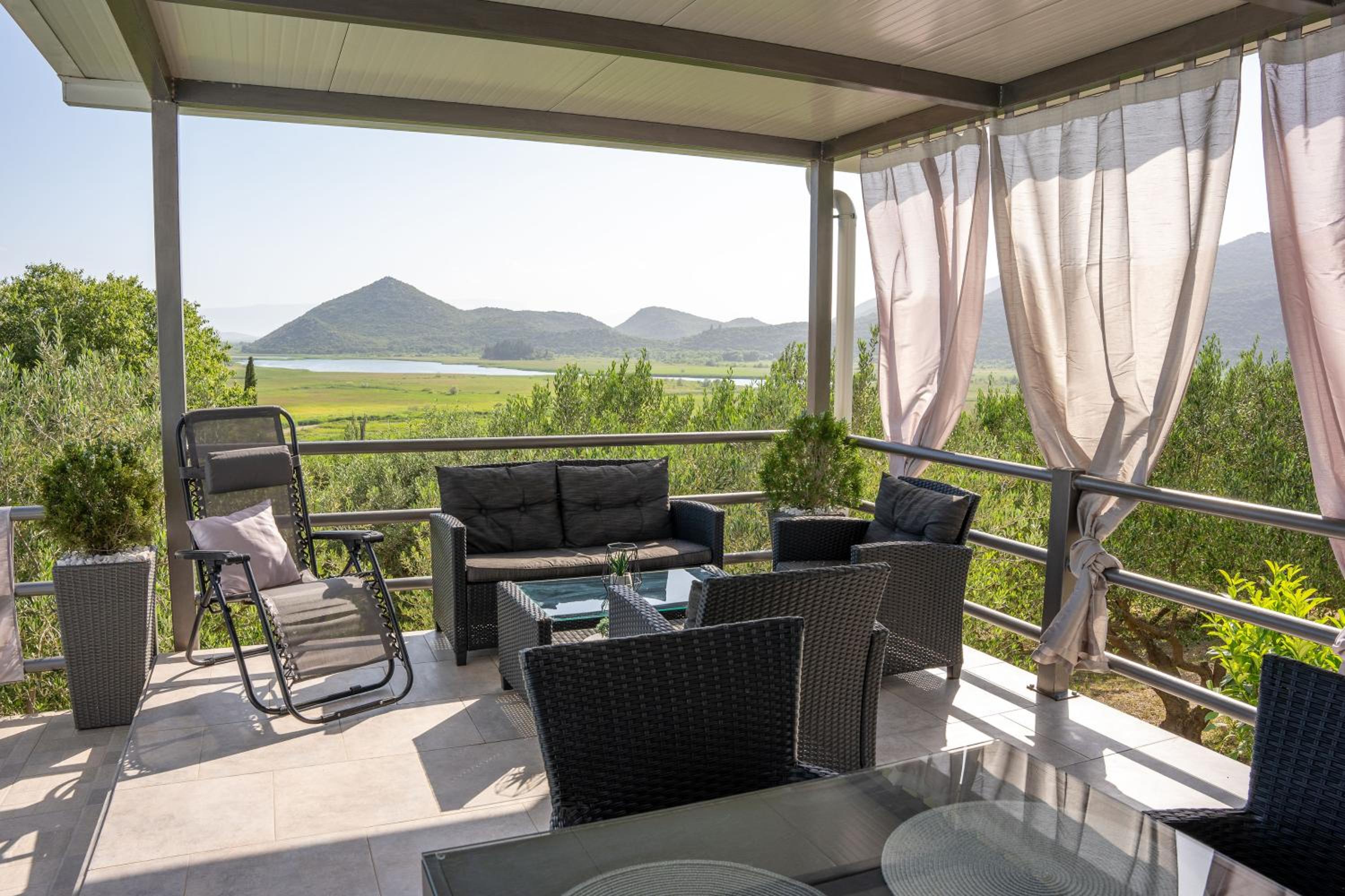 Lavanda home view 3