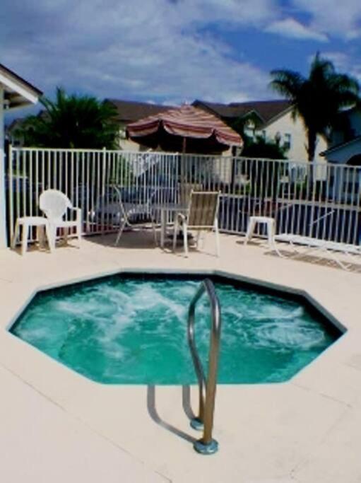 SPECTACULAR, NEW Professional Decor, Near Dis, NO Steps, Pool, Patio, LOW Rates! view 4