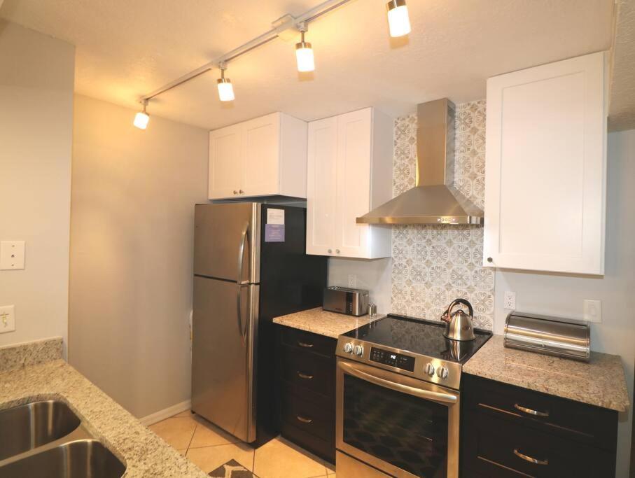 SPECTACULAR, NEW Professional Decor, Near Dis, NO Steps, Pool, Patio, LOW Rates! view 5