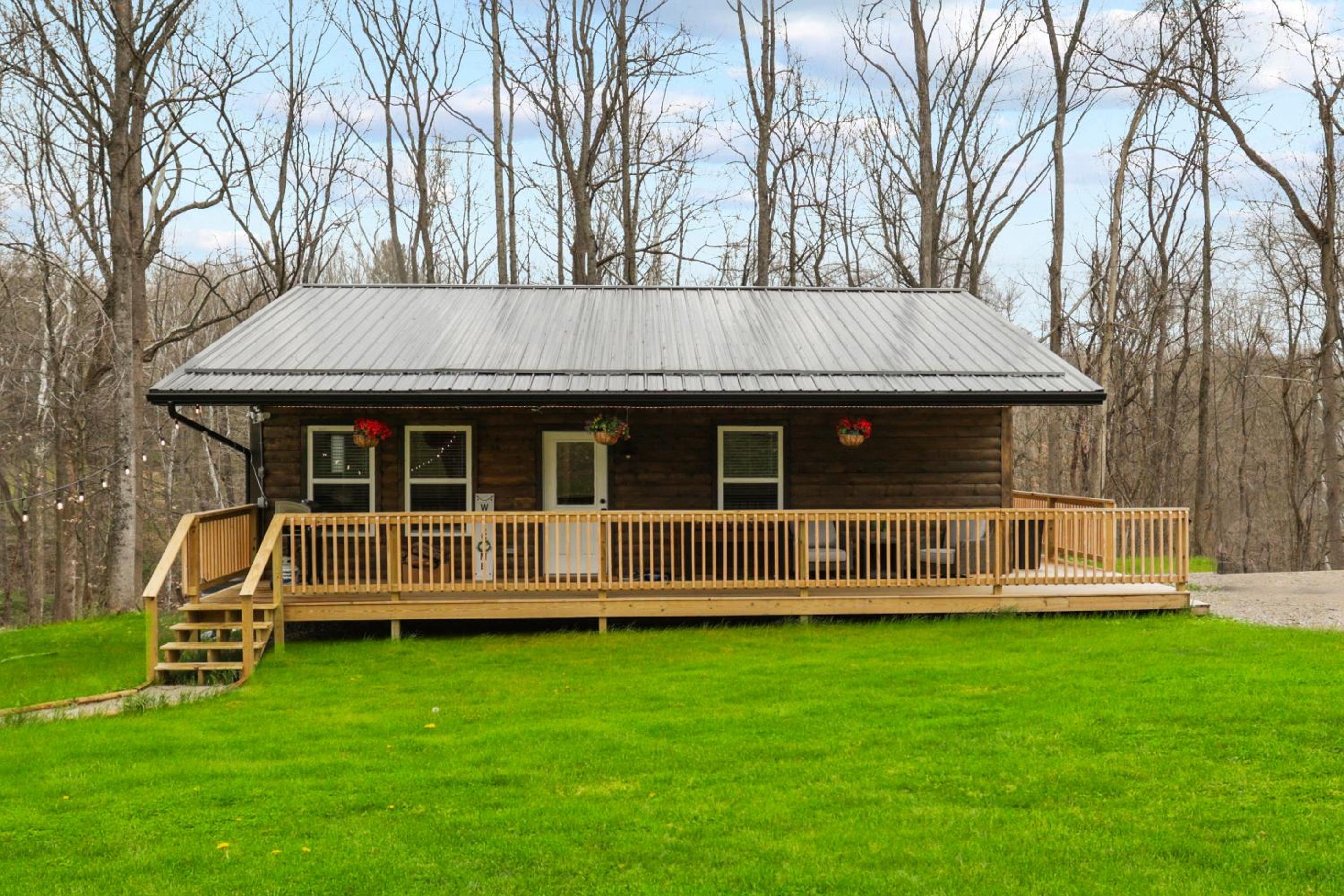 Cabin with King Bed , XBOX, HotTub, Games, Firepit , Stargazing Dome view 2