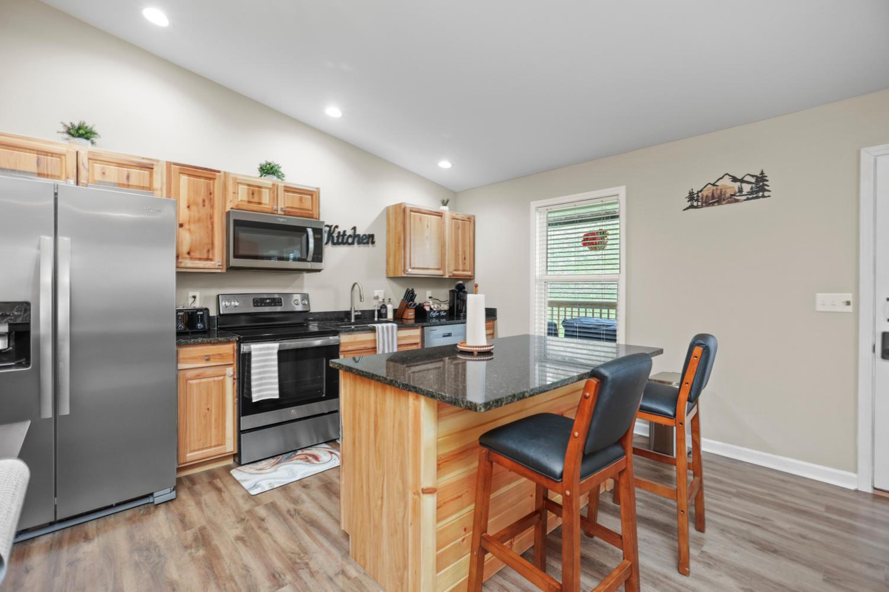 Cabin with King Bed , XBOX, HotTub, Games, Firepit , Stargazing Dome view 5