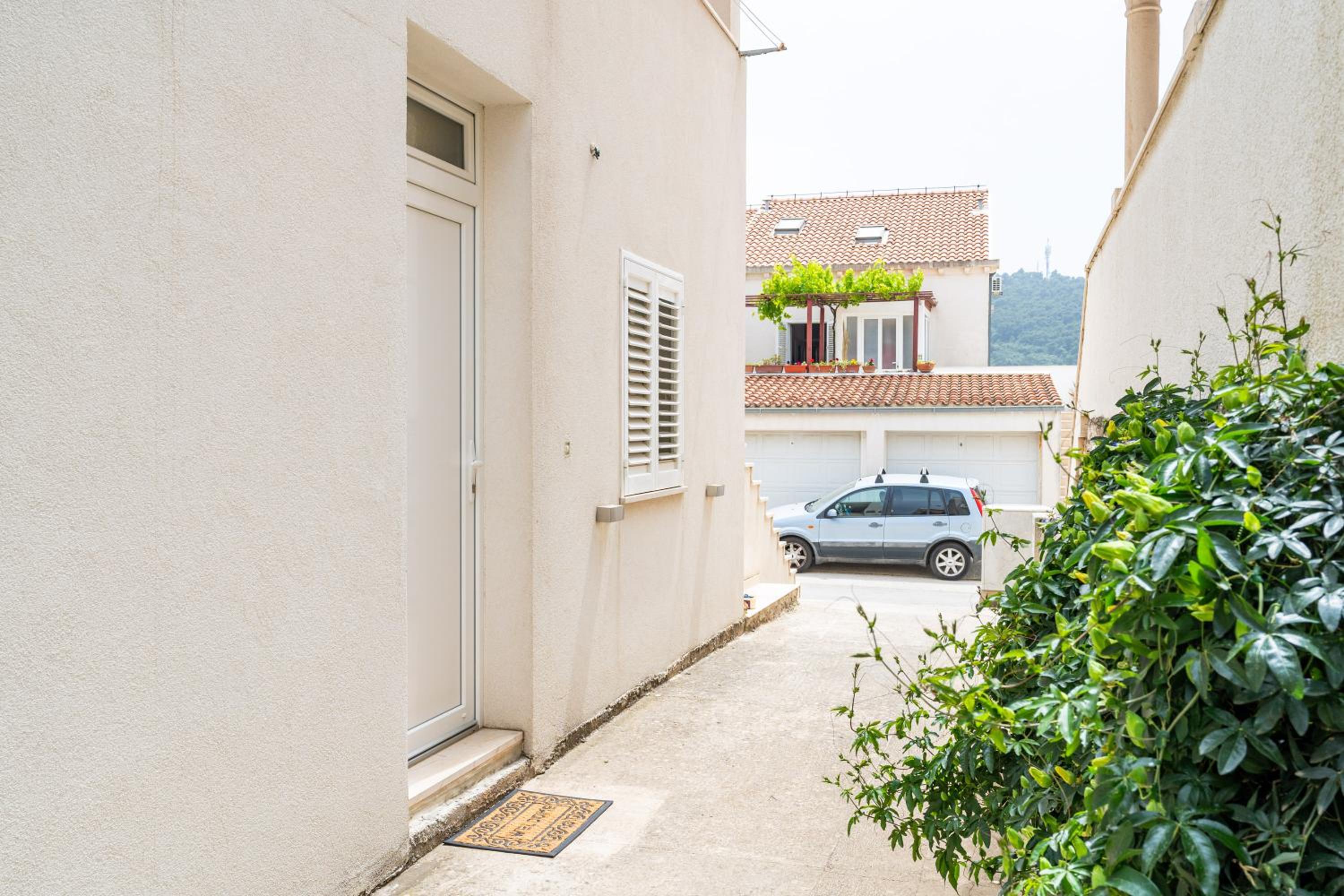 Feather Studio Apartment - FREE PRIVATE PARKING - SELF CHECK-IN