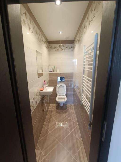 Italian Style: 3-Room Apartment Gem