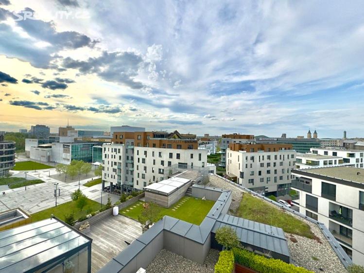 BNB New Beautiful Apartment in the Center of Ostrava with option Garage Parking