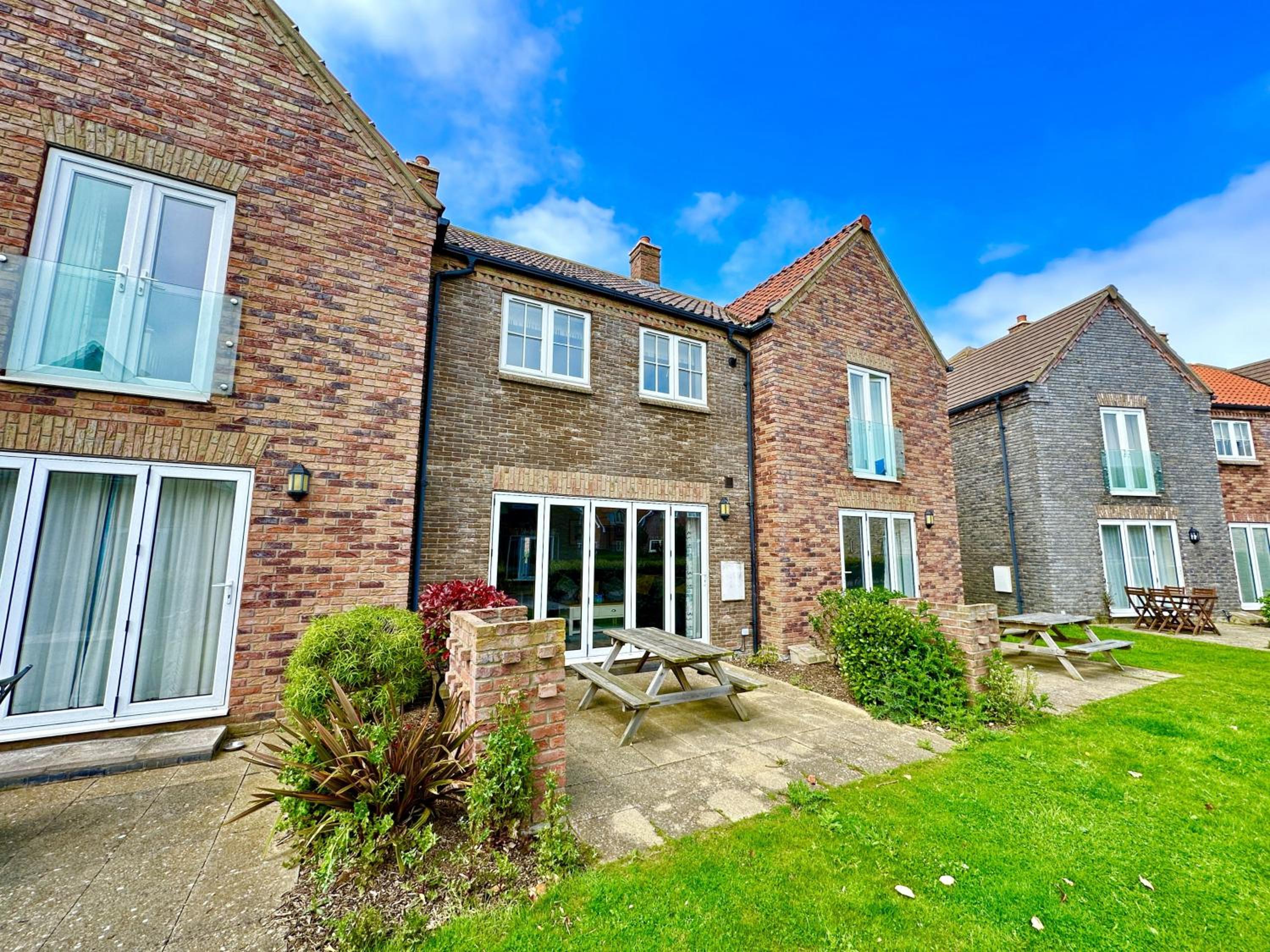 The Sandpiper - Part of the The Bay Filey Holiday Village with pool, gym and direct beach access, pub, restaurant, tennis and meadows walks