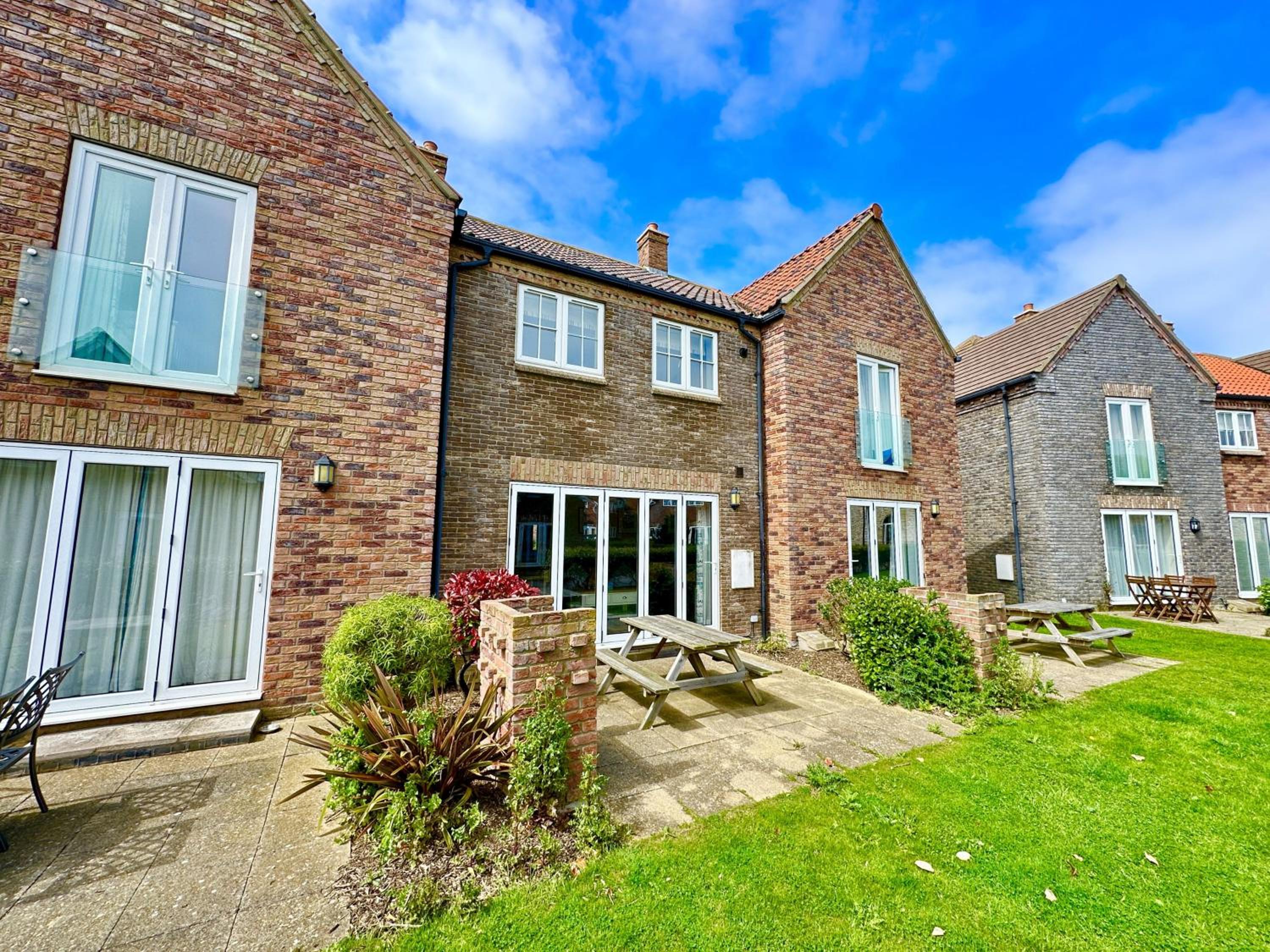 The Sandpiper - Part of the The Bay Filey Holiday Village with pool, gym and direct beach access, pub, restaurant, tennis and meadows walks
