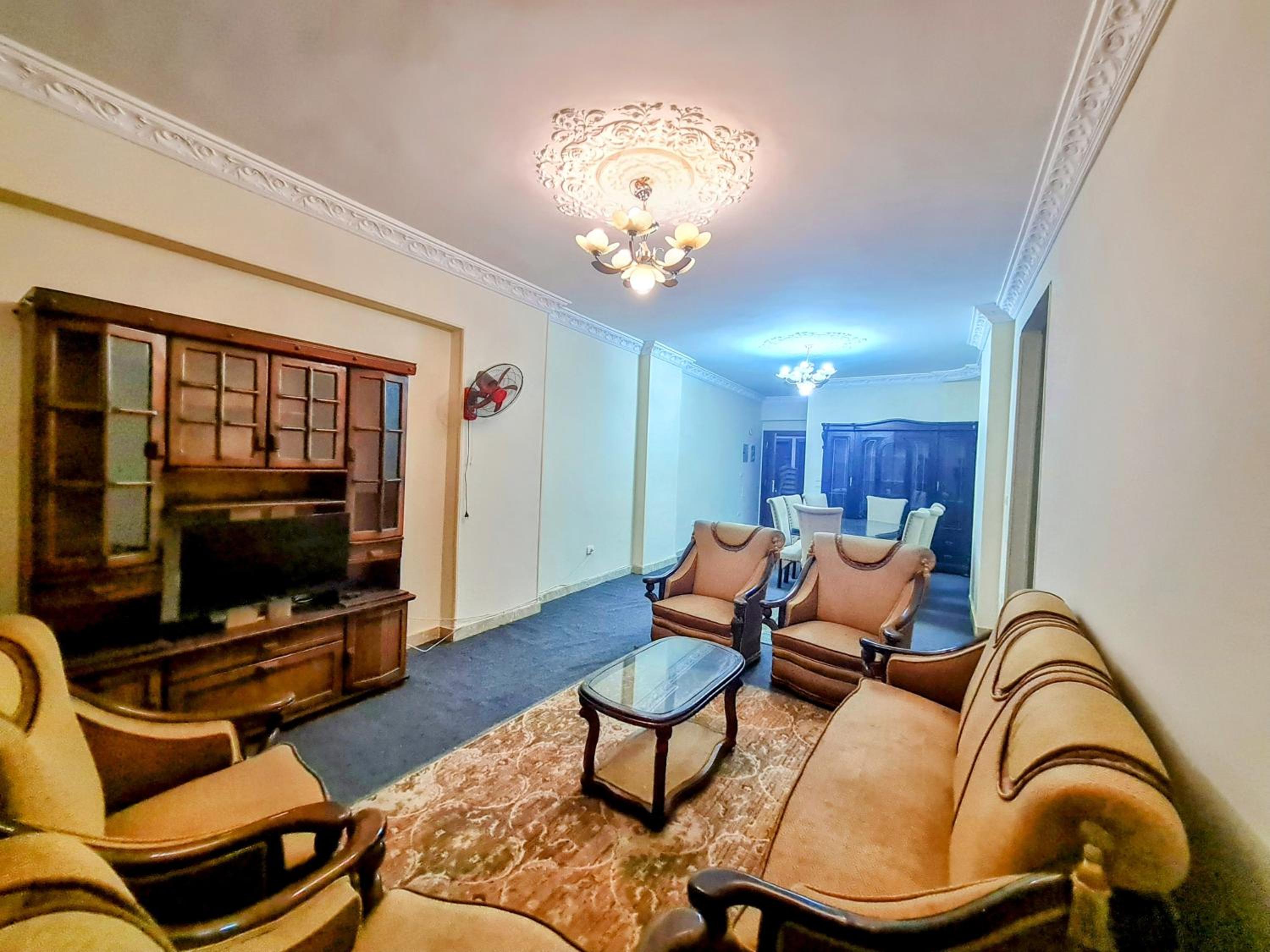Complex Apts Near AUC And Malls