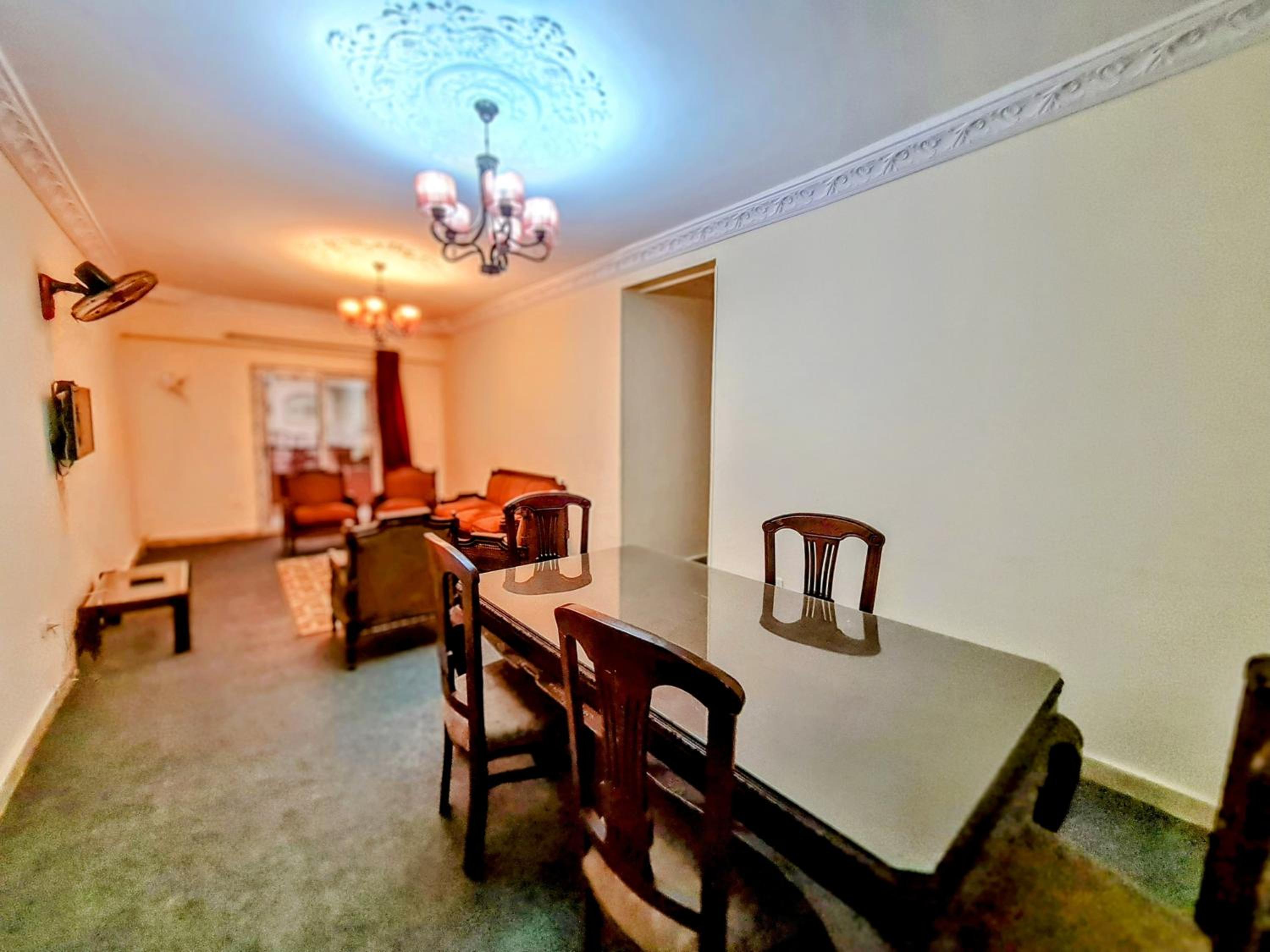 Complex Apts Near AUC And Malls