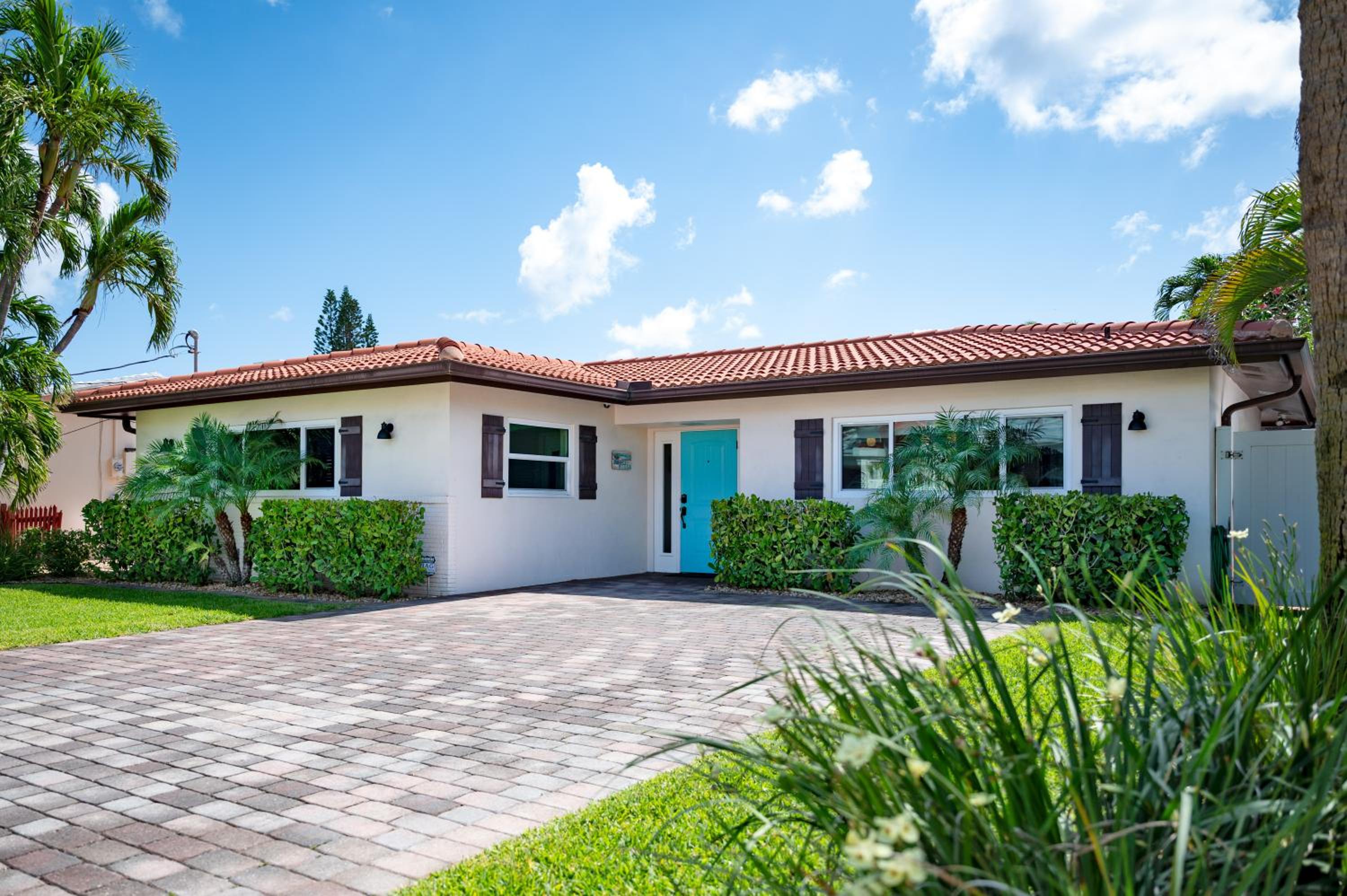 Charming Beach House w/Private Pool Paradise~WALK TO BEACH