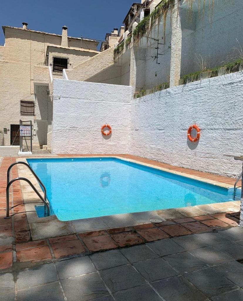 Casa Los Compadres de Capileira con Piscina
