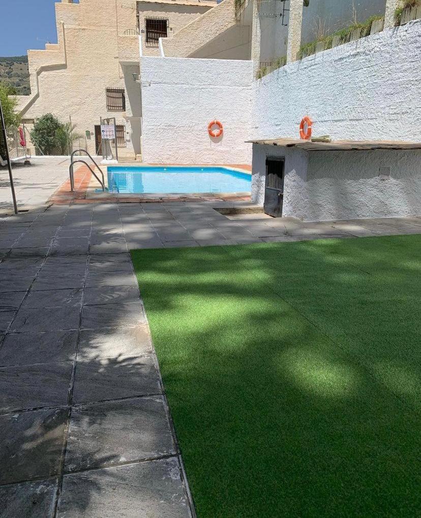 Casa Los Compadres de Capileira con Piscina