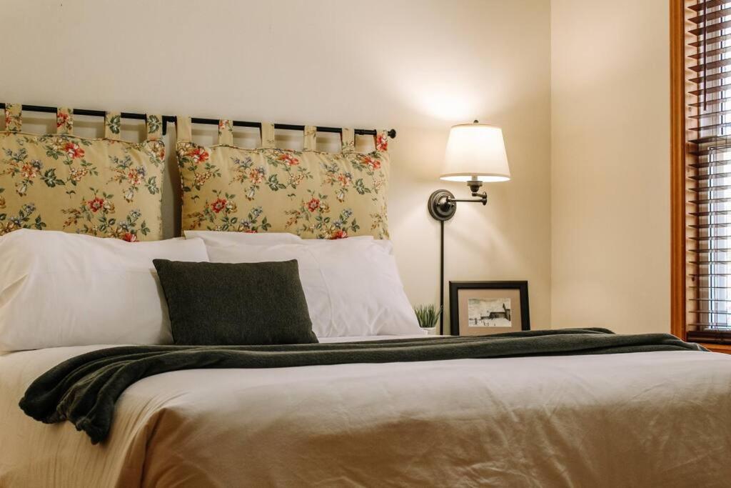 Cedar Crest Lodge Lake on the Mountain Resort