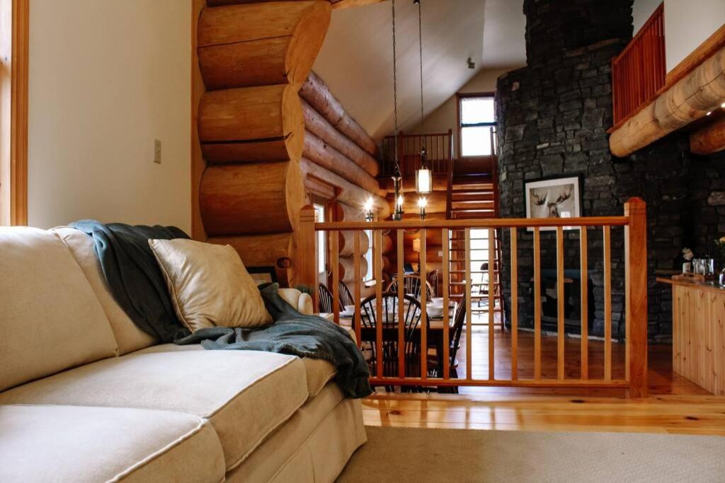 Cedar Crest Lodge Lake on the Mountain Resort