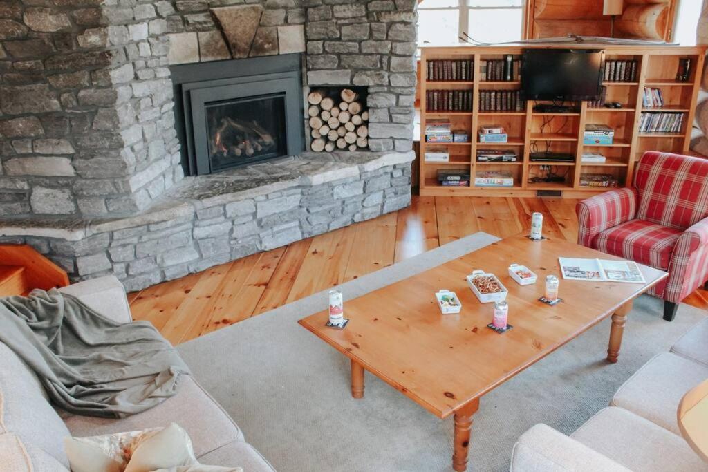 Cedar Crest Lodge Lake on the Mountain Resort