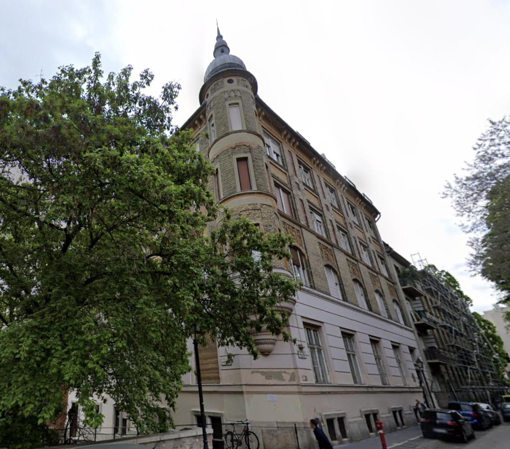 Buda Batthiany Square, 6