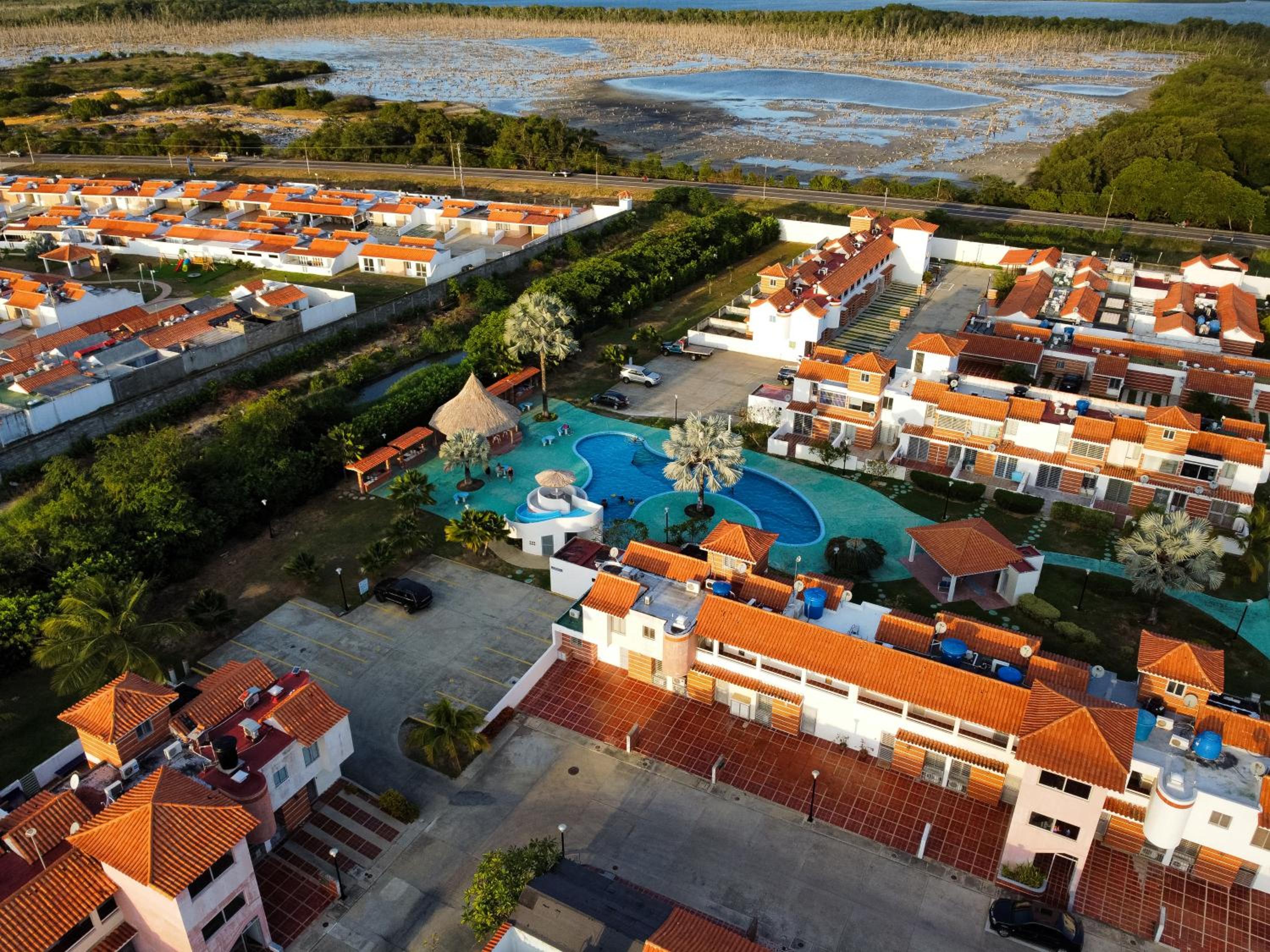 VIP TOWNHOUSE VACACIONAL EN TUCACAS tc-5 view 2