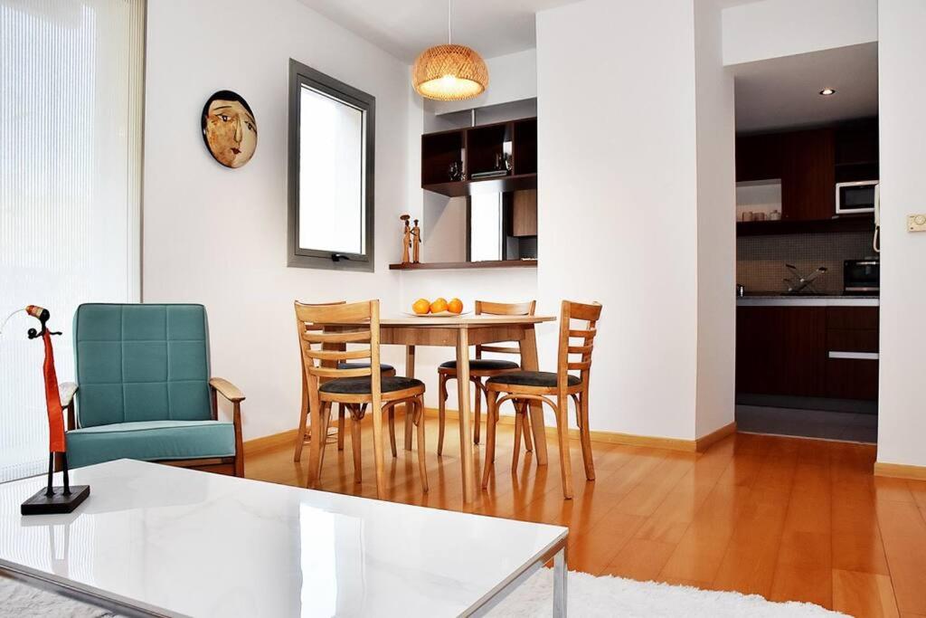 Cozy apartment in trendy neighborhood