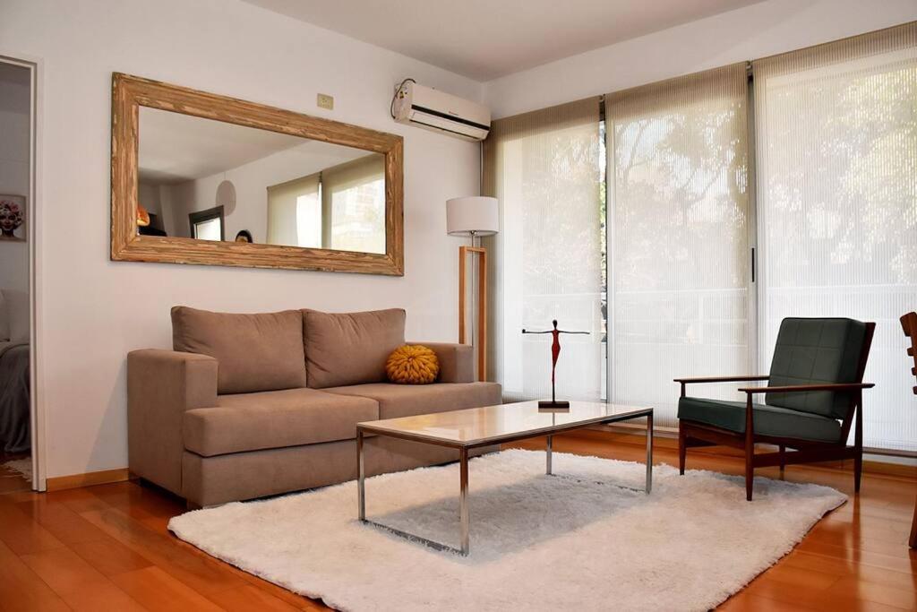 Cozy apartment in trendy neighborhood