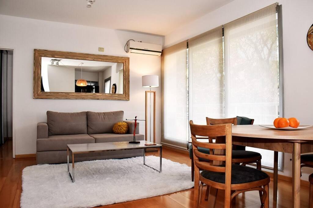 Cozy apartment in trendy neighborhood