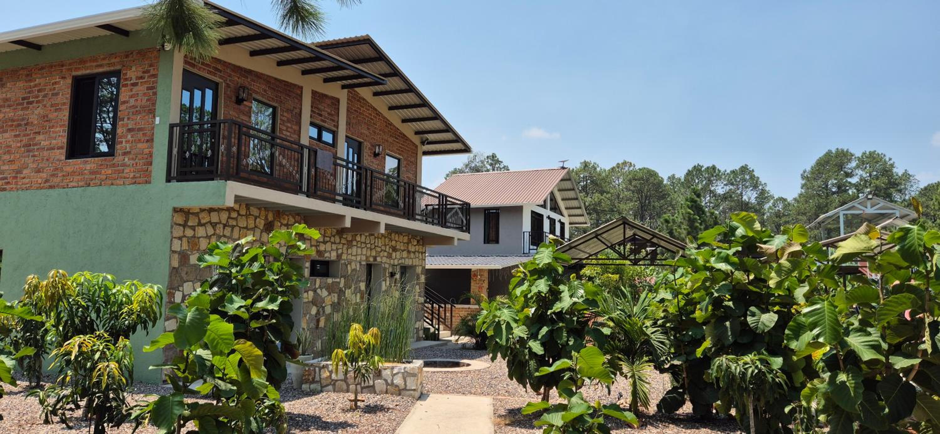 Tinyhouses and Tropical Gardens