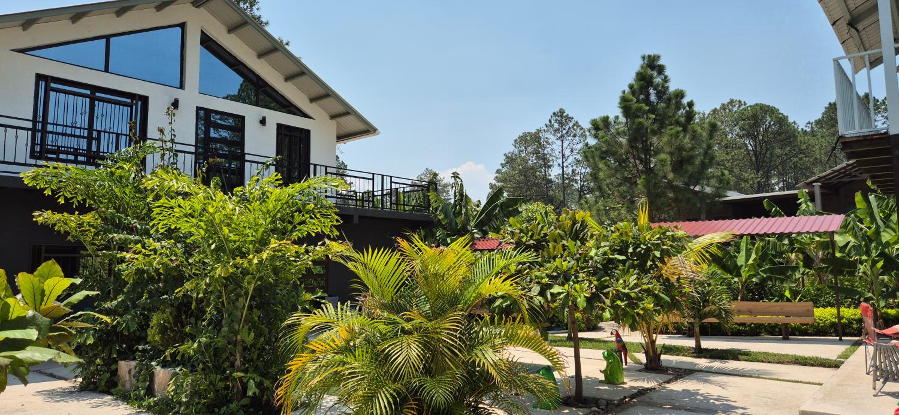Tinyhouses and Tropical Gardens