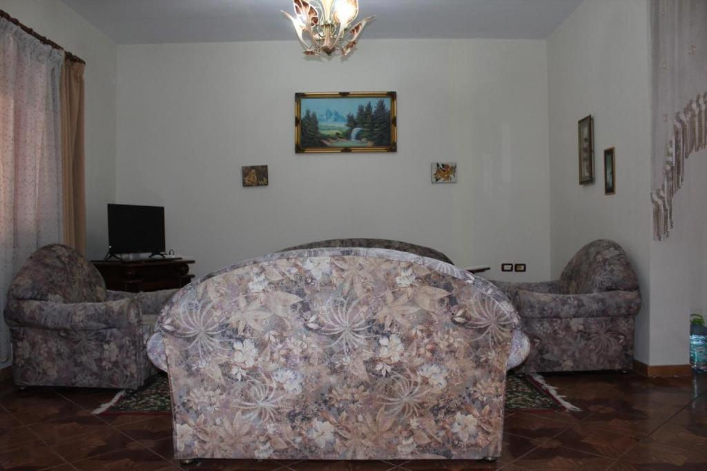 Xhejms Apartaments