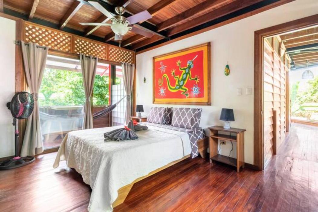 La Casa del Mango Pool Ocean Mountain Views