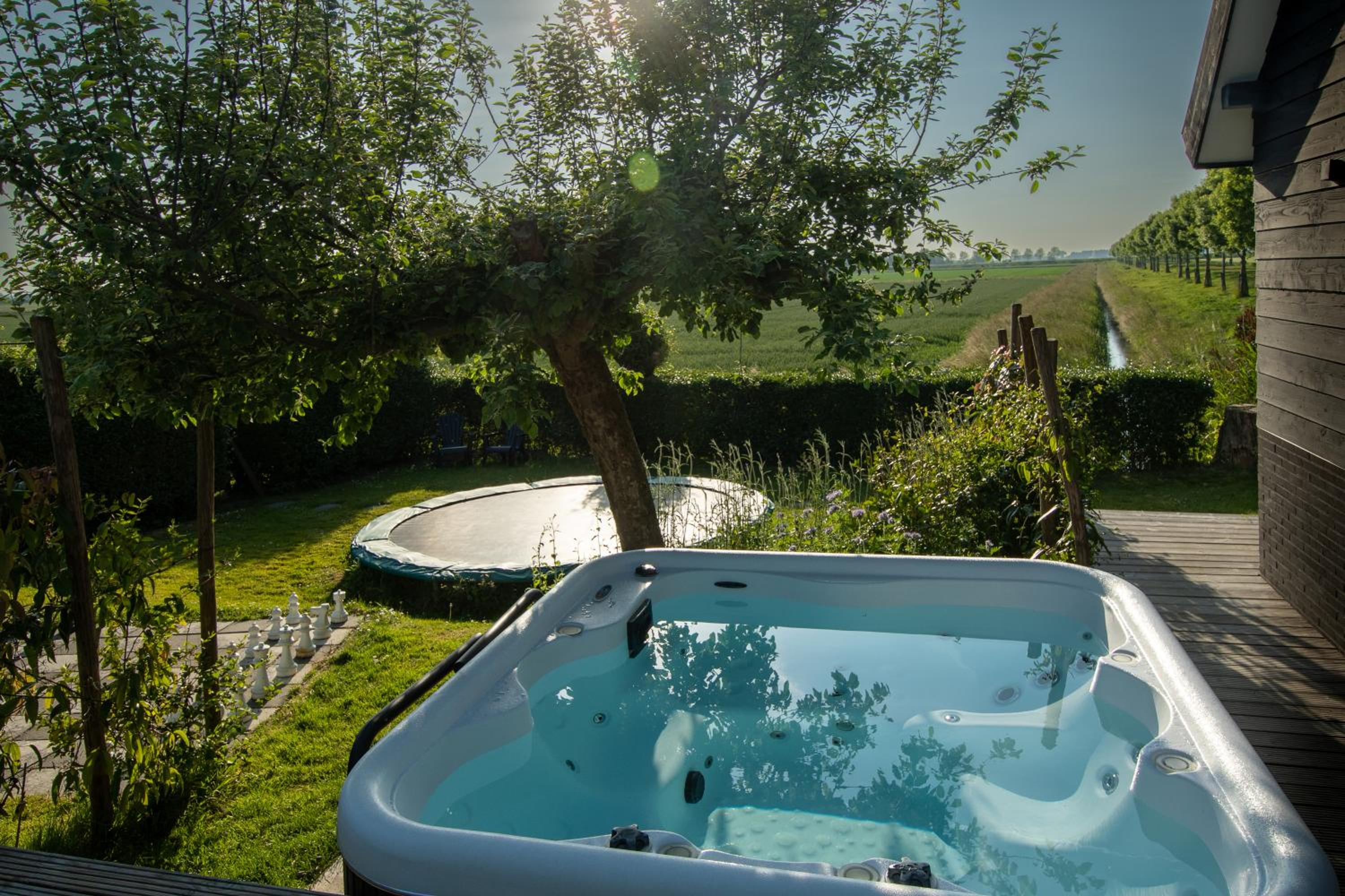 't Witte Huisje met Jacuzzi optioneel