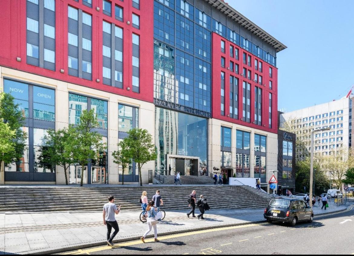 1 Bed Apartment very near to mailbox and broad street and New street station view 5