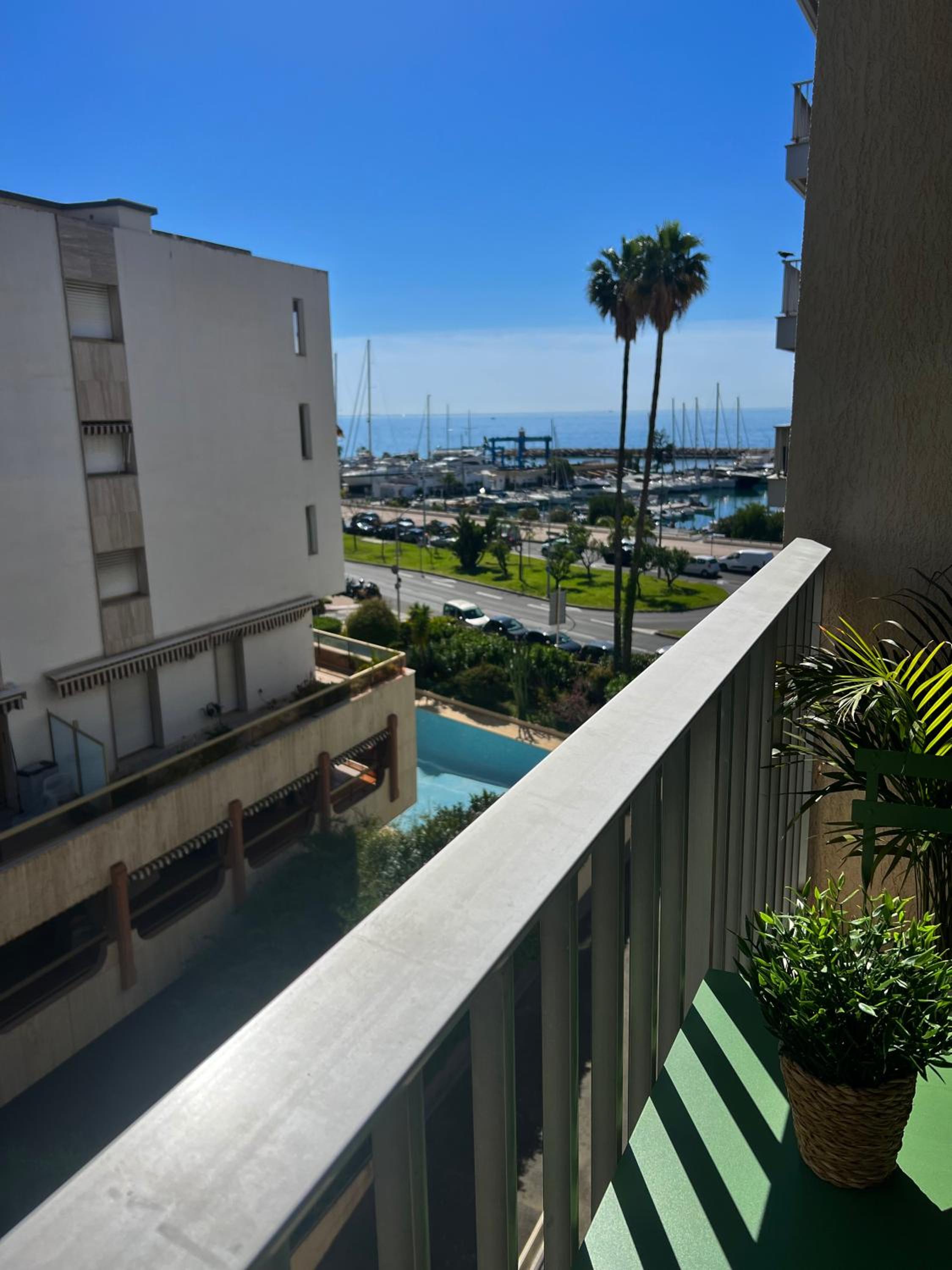 Studio Menton vue mer proche plage et gare