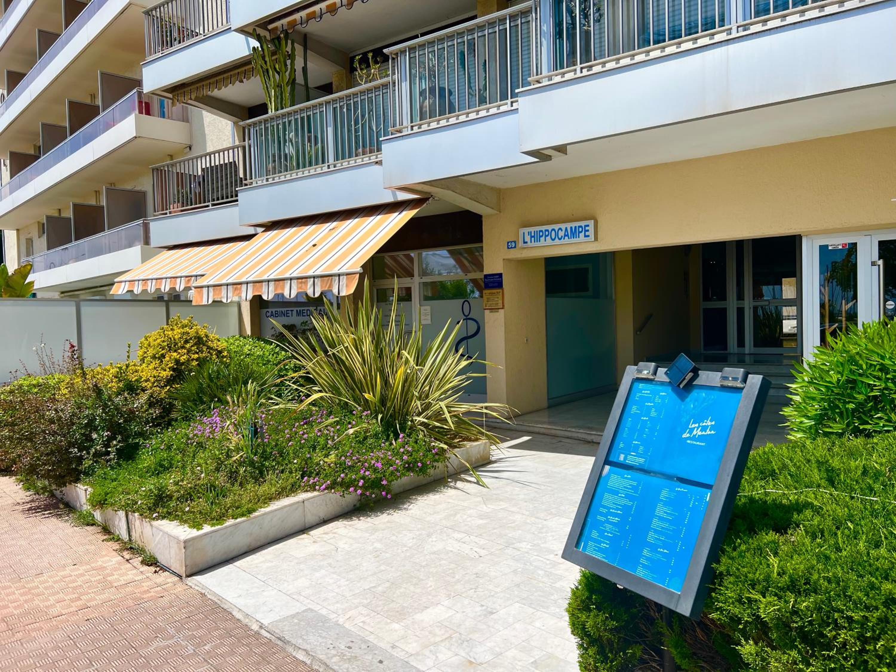Studio Menton vue mer proche plage et gare