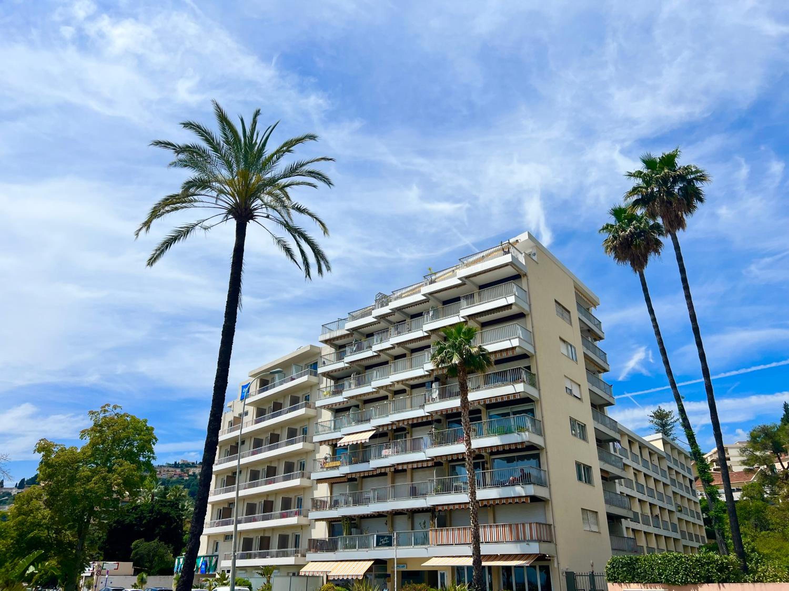 Studio Menton vue mer proche plage et gare