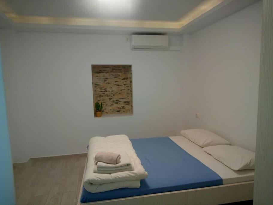 Stone house with roof-top terrace sea at 10 meters view 3