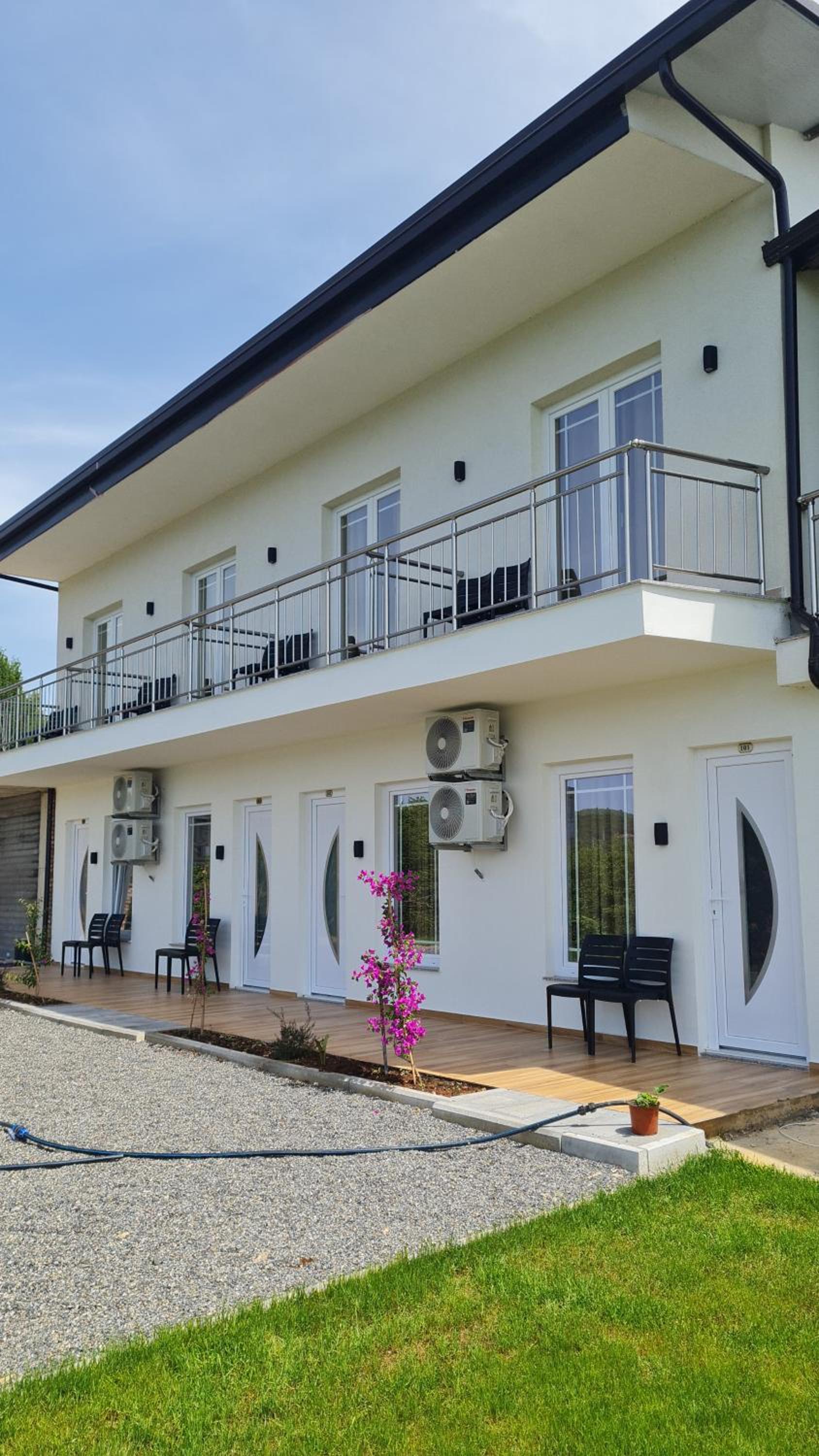 Sol Apartments Gjiri Lalzit