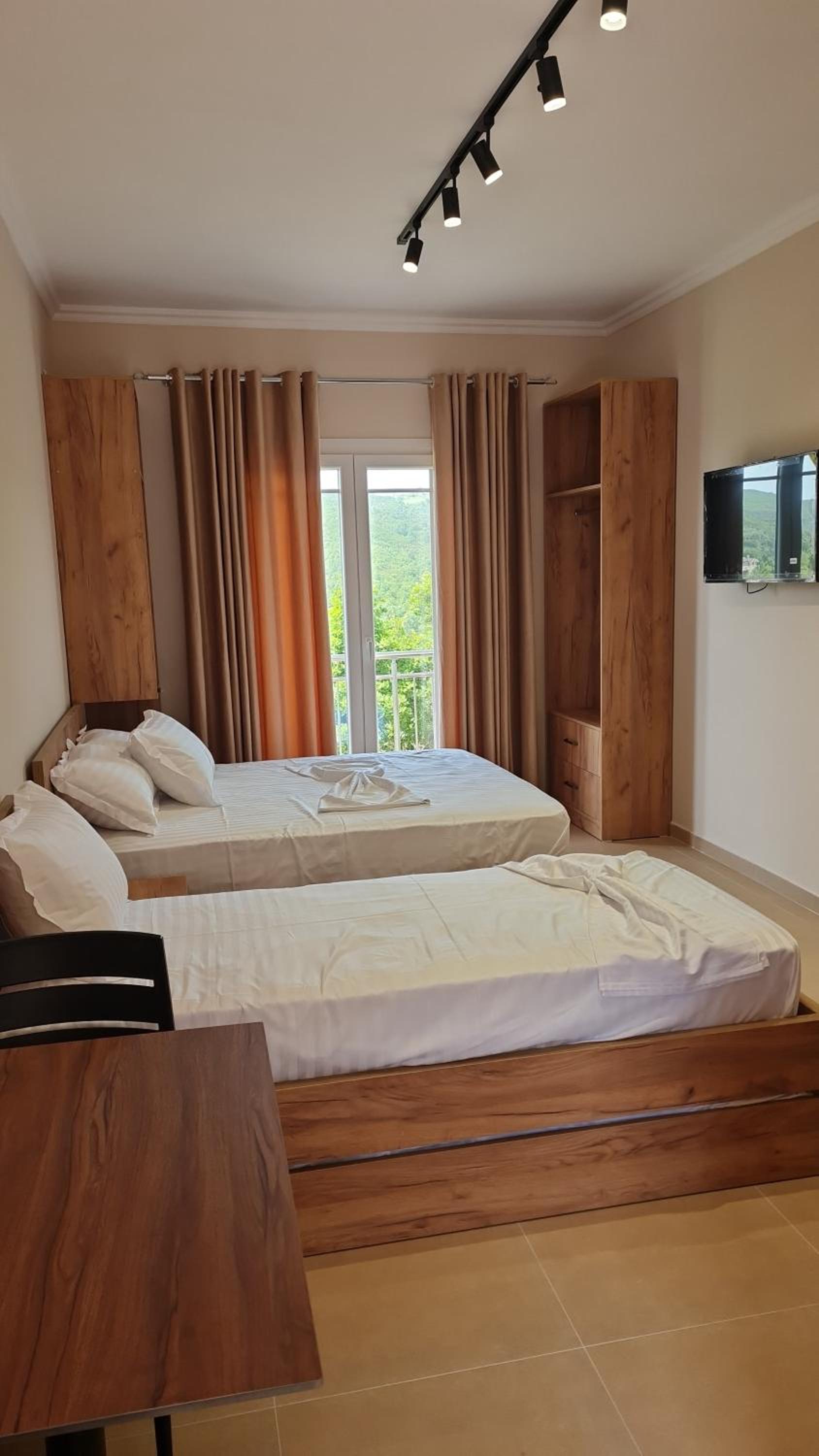 Sol Apartments Gjiri Lalzit