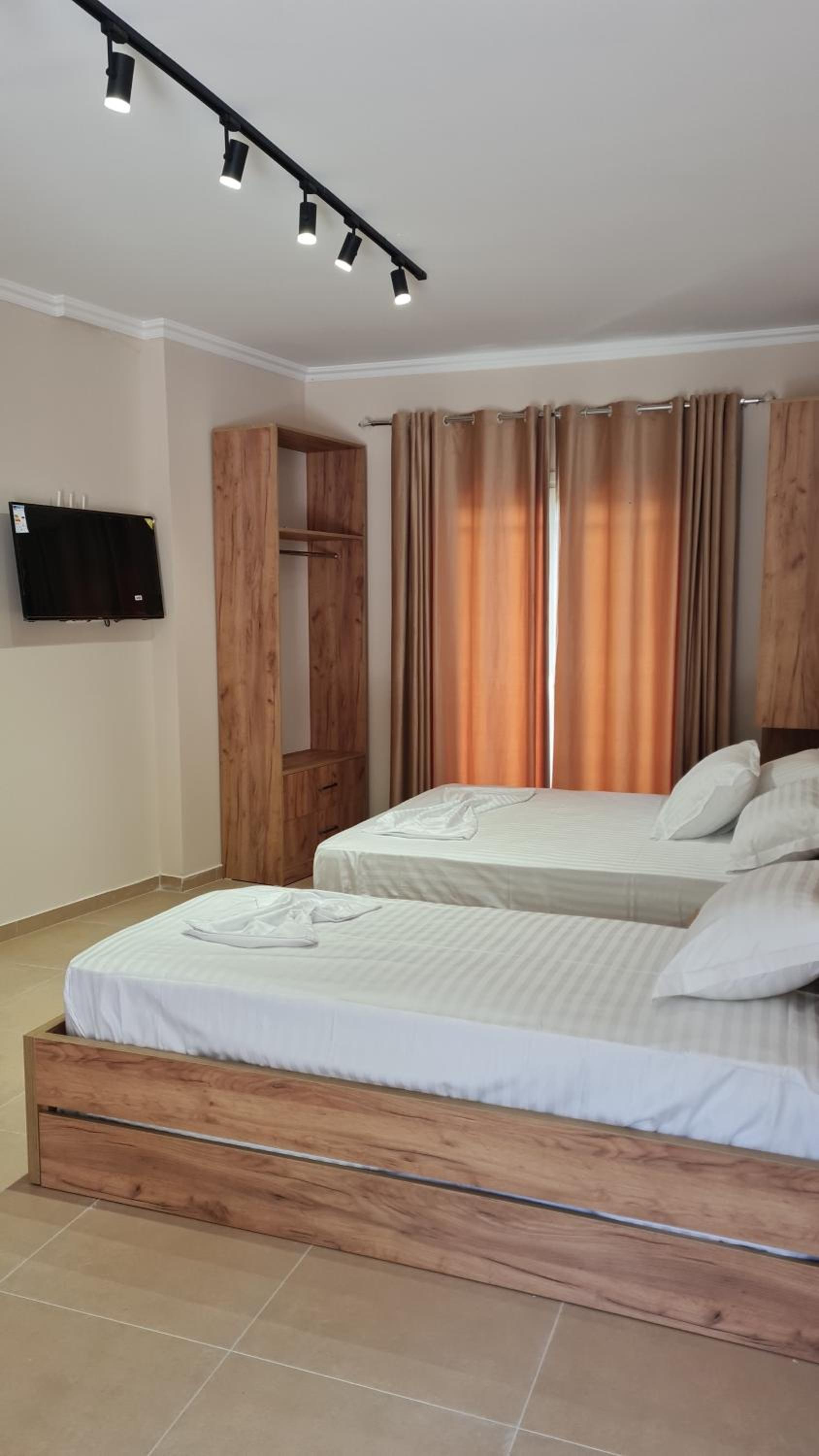 Sol Apartments Gjiri Lalzit