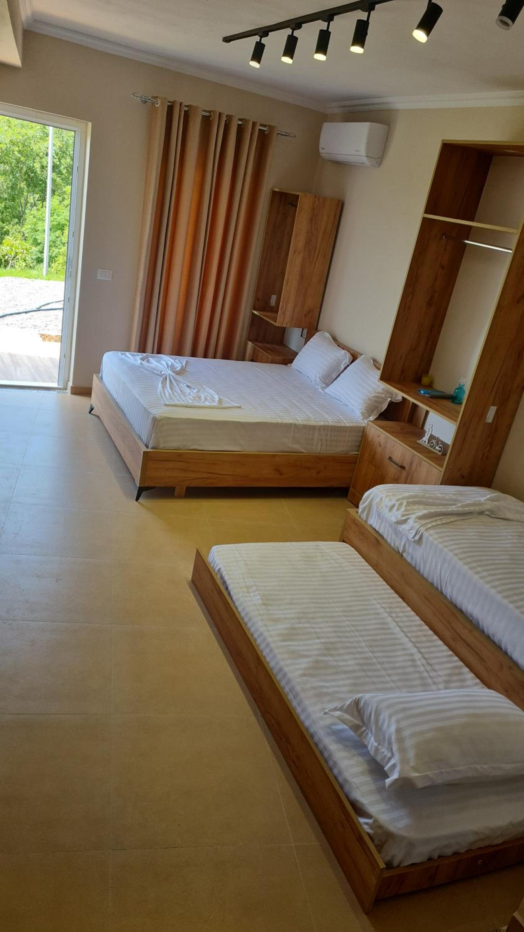 Sol Apartments Gjiri Lalzit