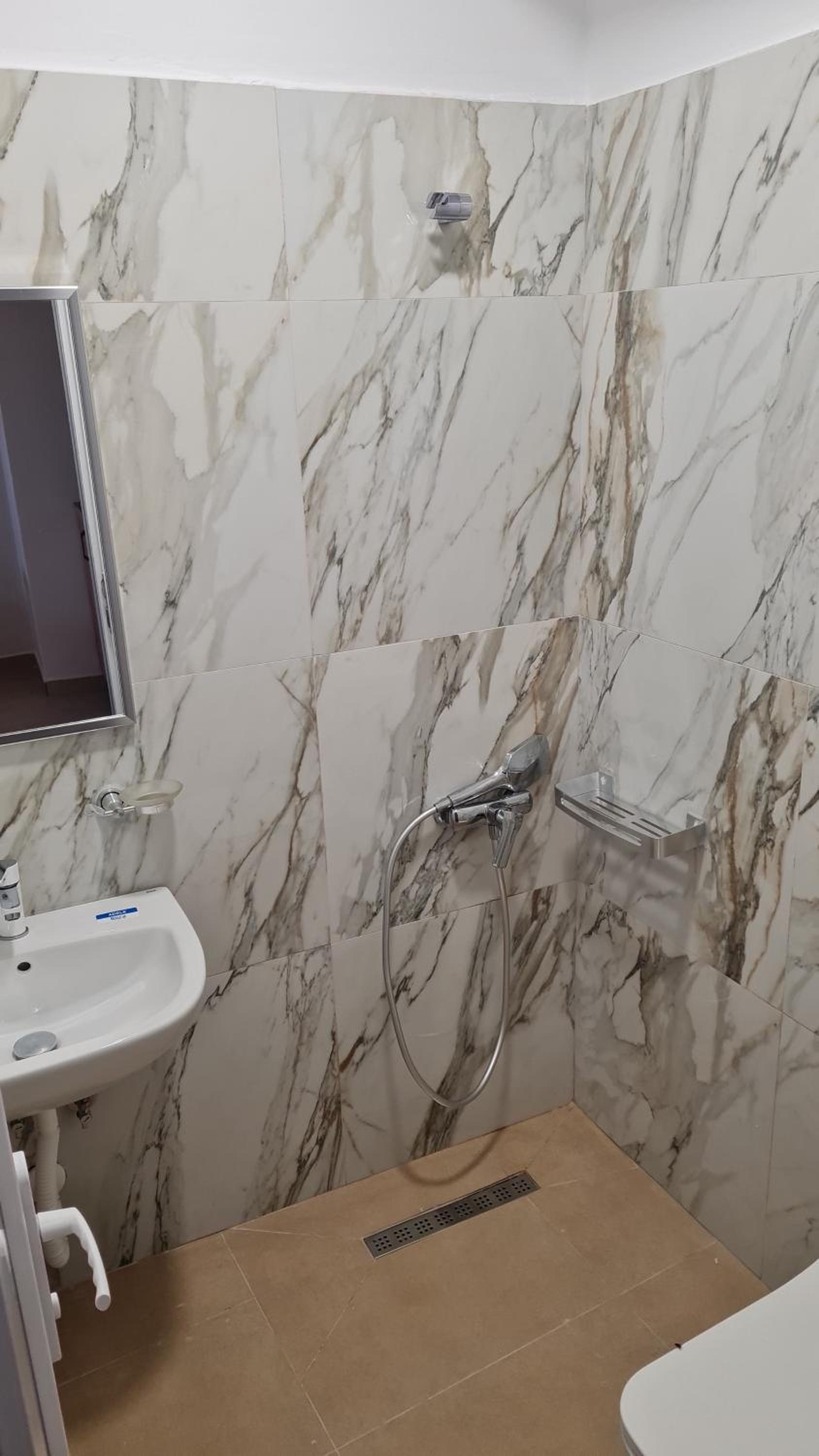Sol Apartments Gjiri Lalzit