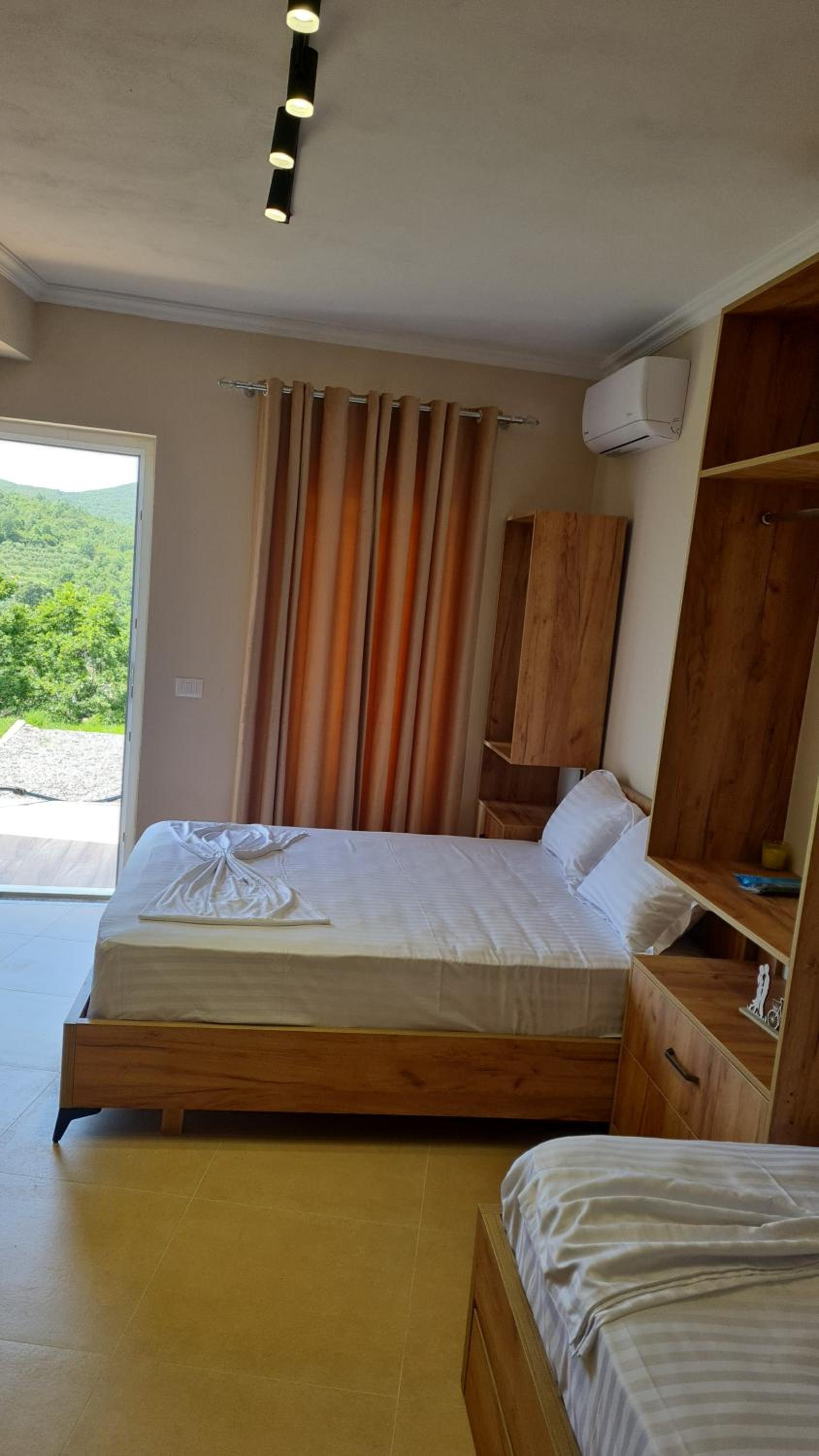 Sol Apartments Gjiri Lalzit