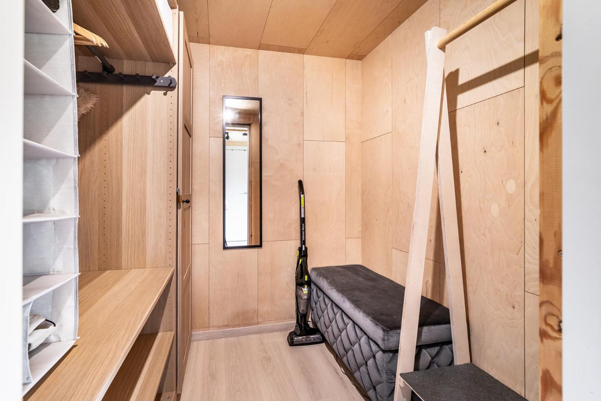 A tiny house with a garden and a hot tube view 3