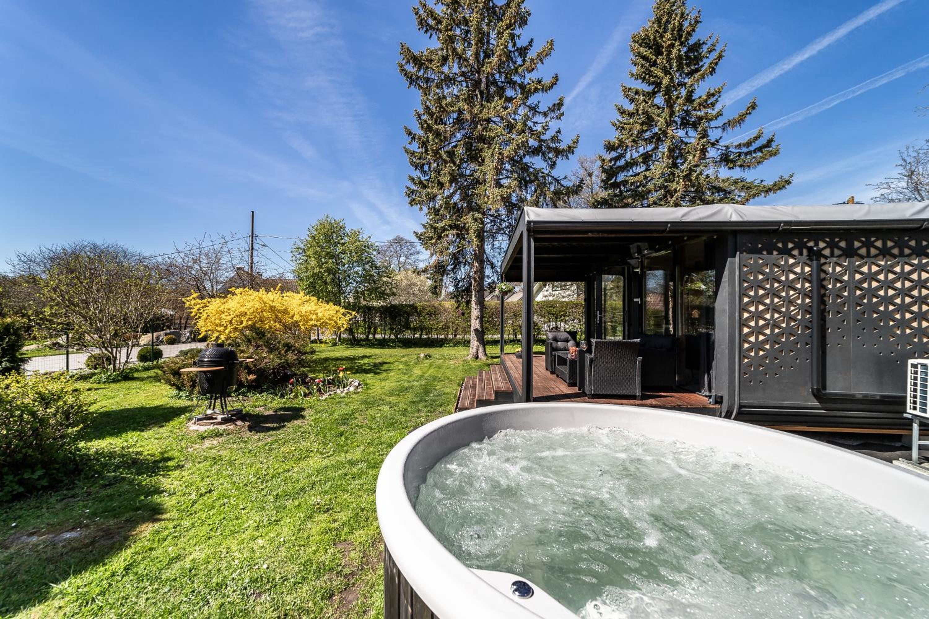 A tiny house with a garden and a hot tube view 5