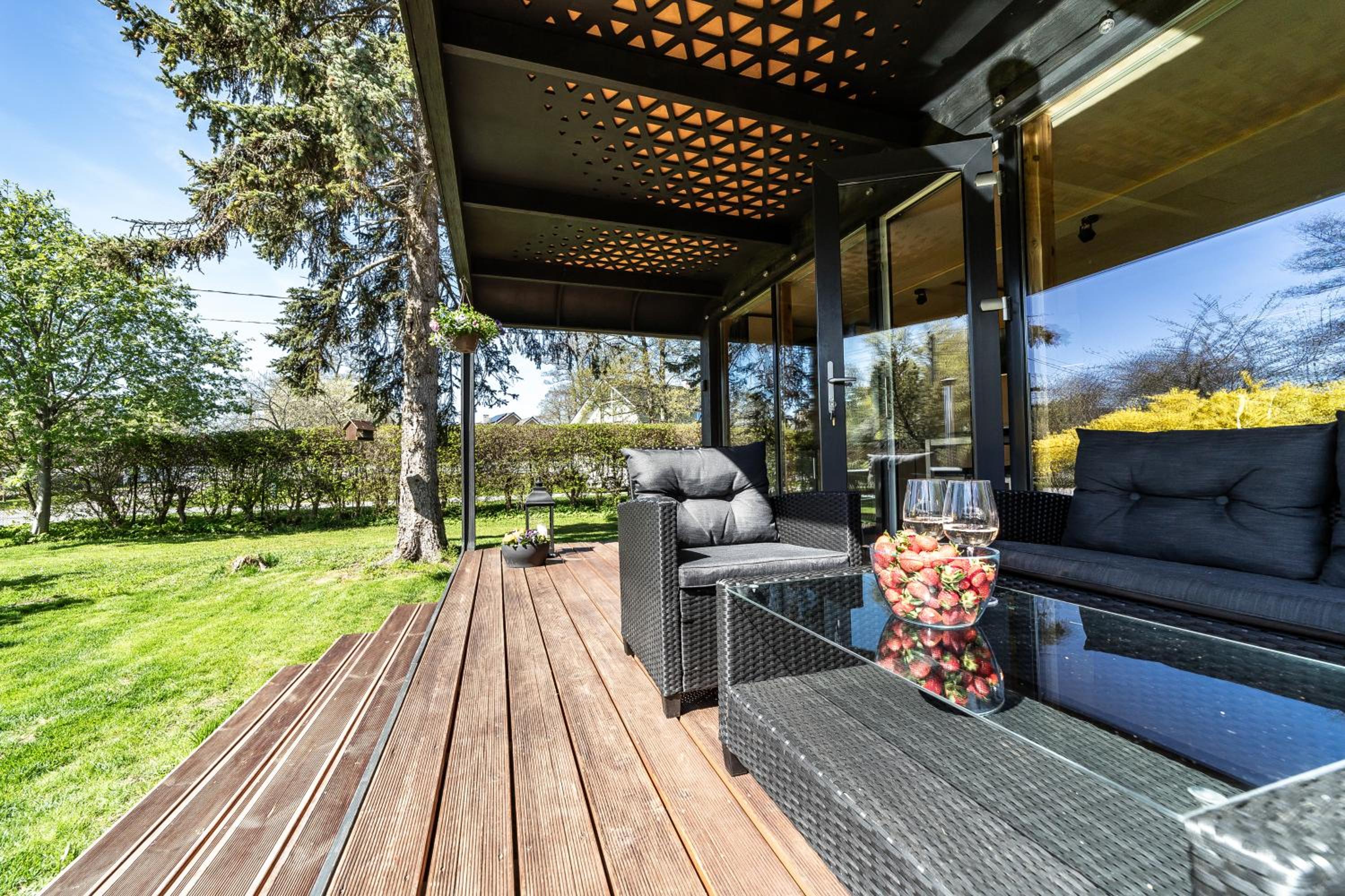 A tiny house with a garden and a hot tube view 4