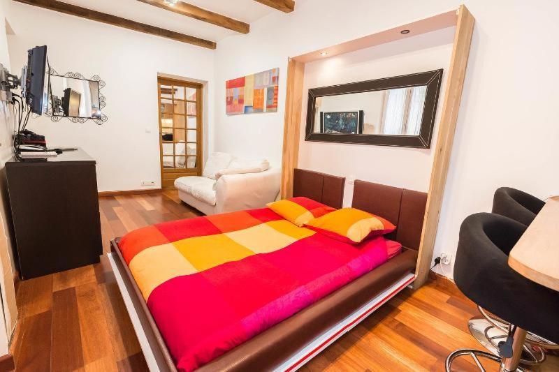 Abbesses Montmartre Apartment